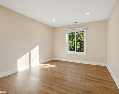 224 W Court Of Shorewood - Photo Thumbnail 7