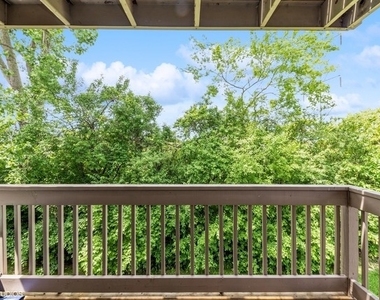 224 W Court Of Shorewood - Photo Thumbnail 10