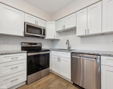 224 W Court Of Shorewood - Photo Thumbnail 4