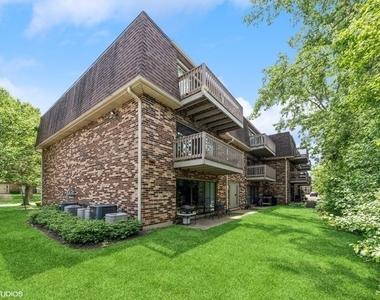 224 W Court Of Shorewood - Photo Thumbnail 11