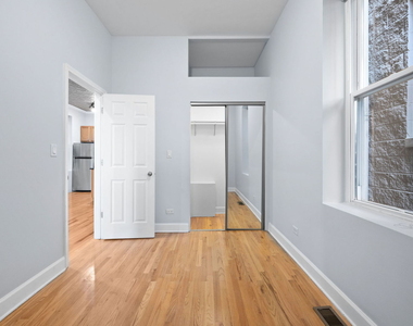 825 N Winchester Avenue - Photo Thumbnail 12