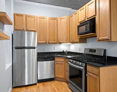 825 N Winchester Avenue - Photo Thumbnail 3
