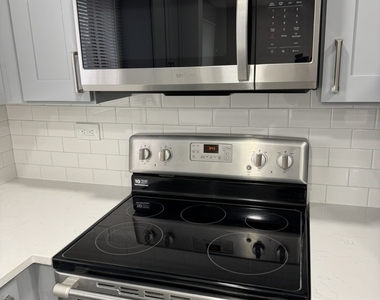2121 Saint Johns Avenue - Photo Thumbnail 6