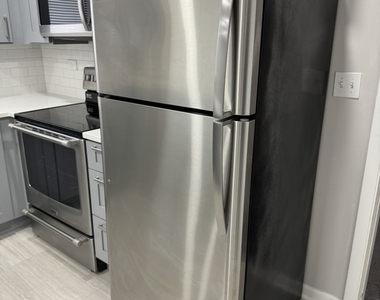2121 Saint Johns Avenue - Photo Thumbnail 7