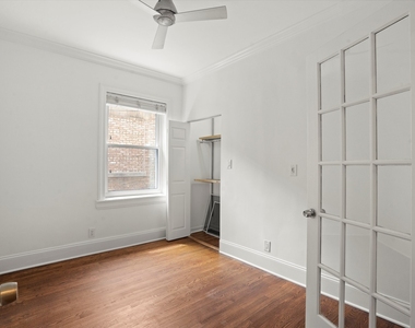 733 W Bittersweet Place - Photo Thumbnail 9