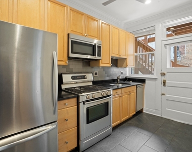 733 W Bittersweet Place - Photo Thumbnail 5