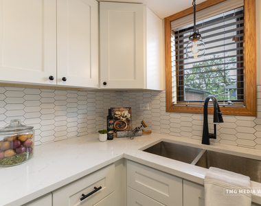 616 E 5th Avenue - Photo Thumbnail 12