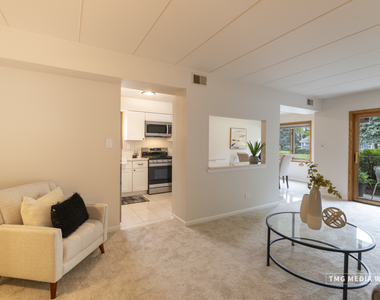 616 E 5th Avenue - Photo Thumbnail 4