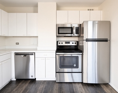 2400 N Lakeview Avenue - Photo Thumbnail 2