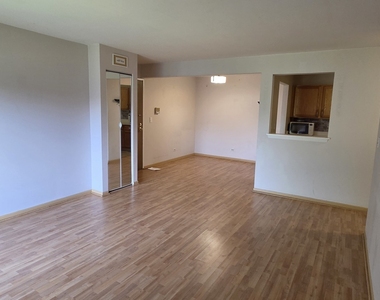 940 N Lakeside Drive - Photo Thumbnail 2