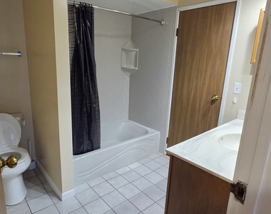 940 N Lakeside Drive - Photo Thumbnail 4