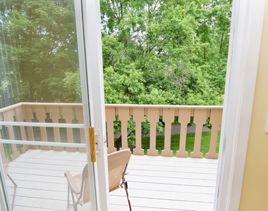 1047 Auburn Lane - Photo Thumbnail 15
