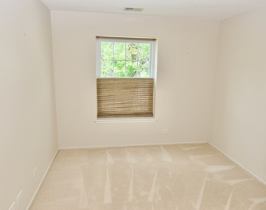 1047 Auburn Lane - Photo Thumbnail 12