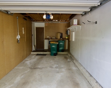1047 Auburn Lane - Photo Thumbnail 18