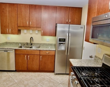 1047 Auburn Lane - Photo Thumbnail 3