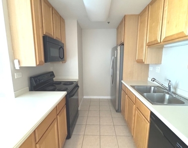 77 S Evergreen Avenue - Photo Thumbnail 4