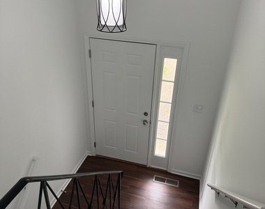 551 N Washington Avenue - Photo Thumbnail 4