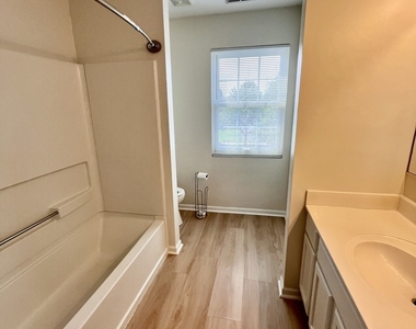 1523 Schumacher Drive W - Photo Thumbnail 19