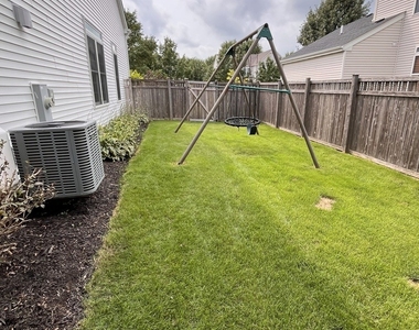 1523 Schumacher Drive W - Photo Thumbnail 18