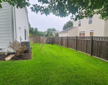 1523 Schumacher Drive W - Photo Thumbnail 15