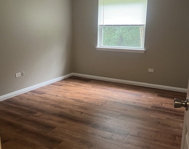 8429 W 101st Terrace - Photo Thumbnail 6