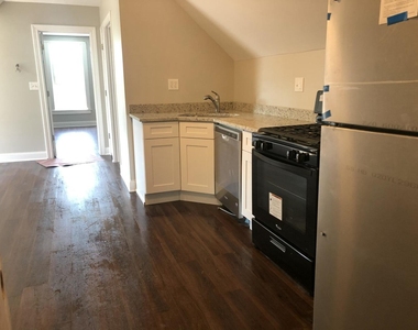 827 W 33rd Place - Photo Thumbnail 3