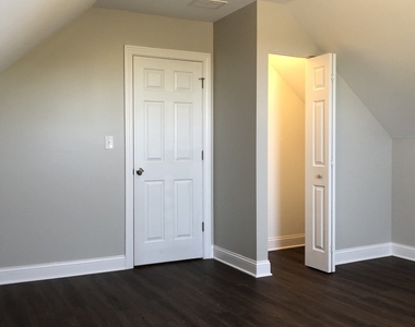 827 W 33rd Place - Photo Thumbnail 15