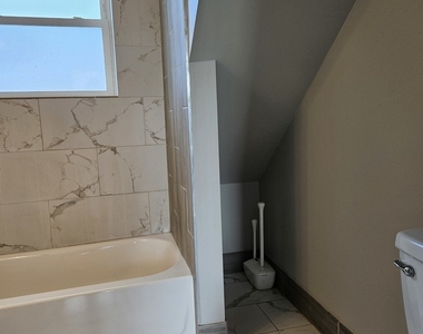827 W 33rd Place - Photo Thumbnail 10