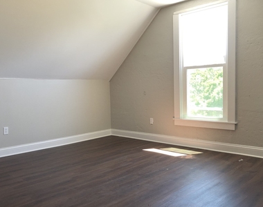 827 W 33rd Place - Photo Thumbnail 13