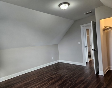 827 W 33rd Place - Photo Thumbnail 16