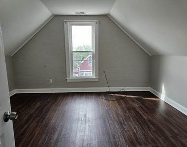 827 W 33rd Place - Photo Thumbnail 12
