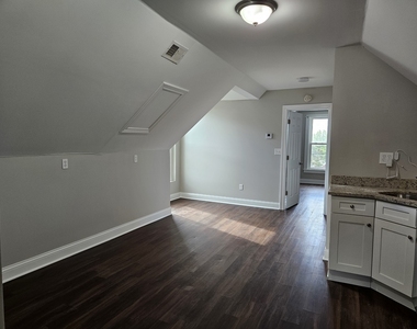827 W 33rd Place - Photo Thumbnail 6