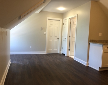 827 W 33rd Place - Photo Thumbnail 5