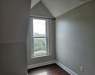 827 W 33rd Place - Photo Thumbnail 8