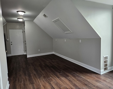 827 W 33rd Place - Photo Thumbnail 7