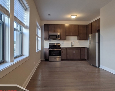 3407 W Fullerton Avenue - Photo Thumbnail 4