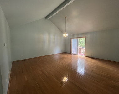 965 Amberwood Place - Photo Thumbnail 2
