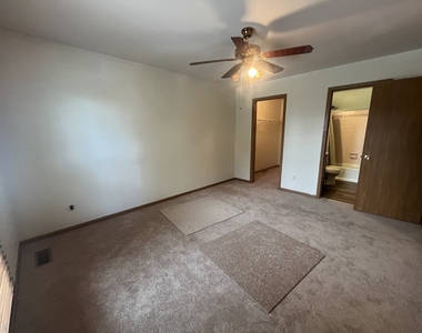 965 Amberwood Place - Photo Thumbnail 13