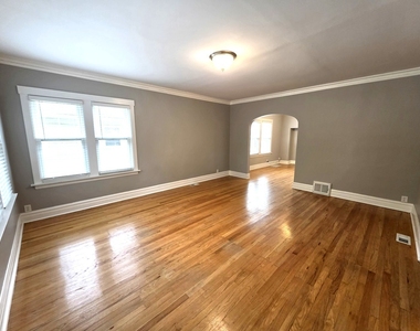 1029 S Elmwood Avenue - Photo Thumbnail 1