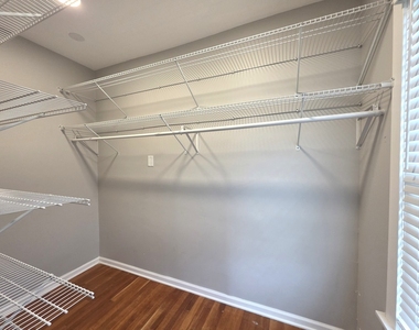 1029 S Elmwood Avenue - Photo Thumbnail 5