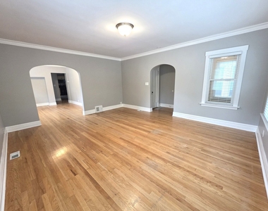 1029 S Elmwood Avenue - Photo Thumbnail 2