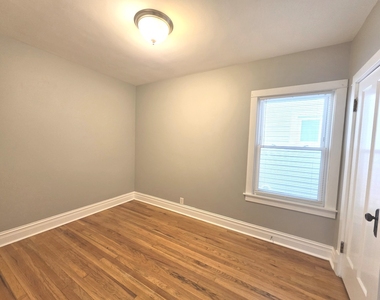 1029 S Elmwood Avenue - Photo Thumbnail 6