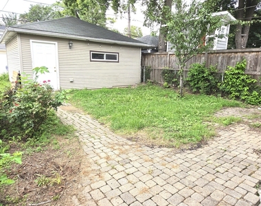 1029 S Elmwood Avenue - Photo Thumbnail 13