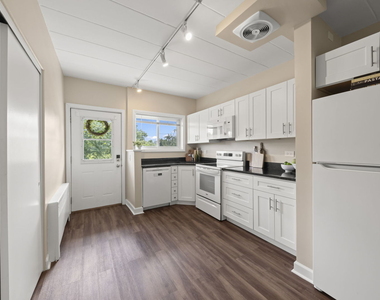 1307 College Avenue - Photo Thumbnail 2