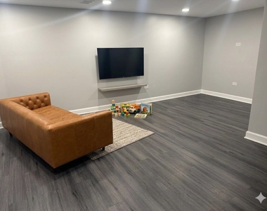 6525 N Kedzie Avenue - Photo Thumbnail 3