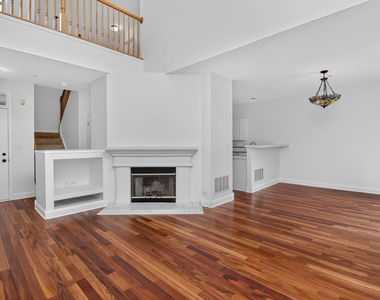207 Tanglewood Drive - Photo Thumbnail 2