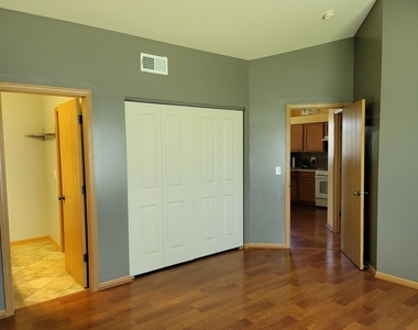 402 Waubonsee Drive - Photo Thumbnail 7