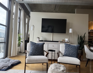 900 N Kingsbury Street - Photo Thumbnail 4