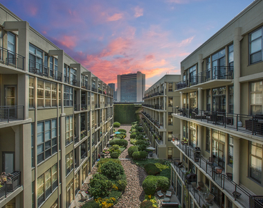 900 N Kingsbury Street - Photo Thumbnail 24