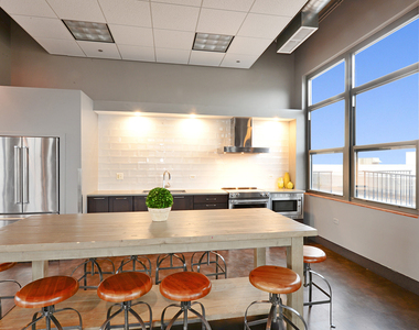 900 N Kingsbury Street - Photo Thumbnail 12